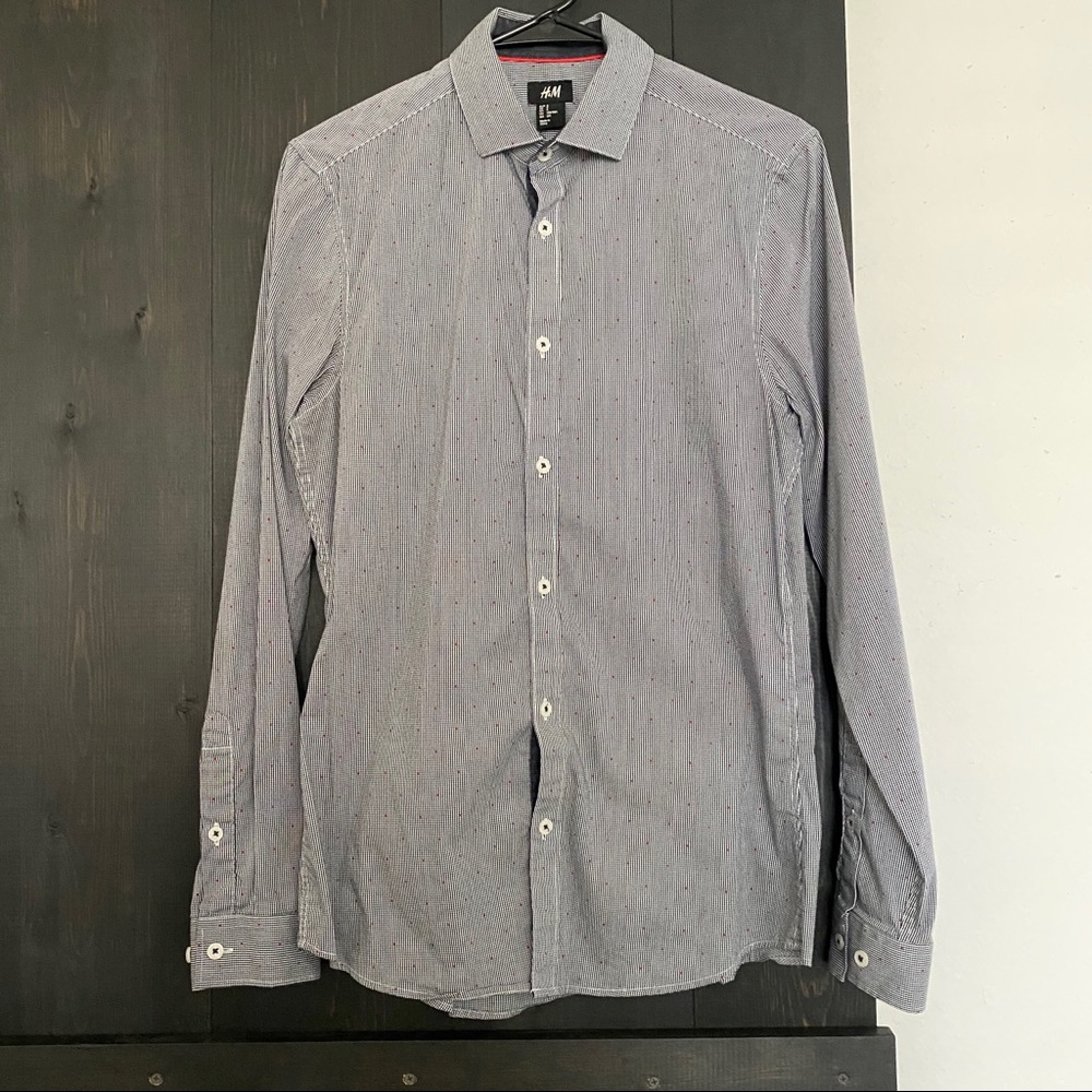 H&M men’s long sleeve collar shirt. Like new.Plaid